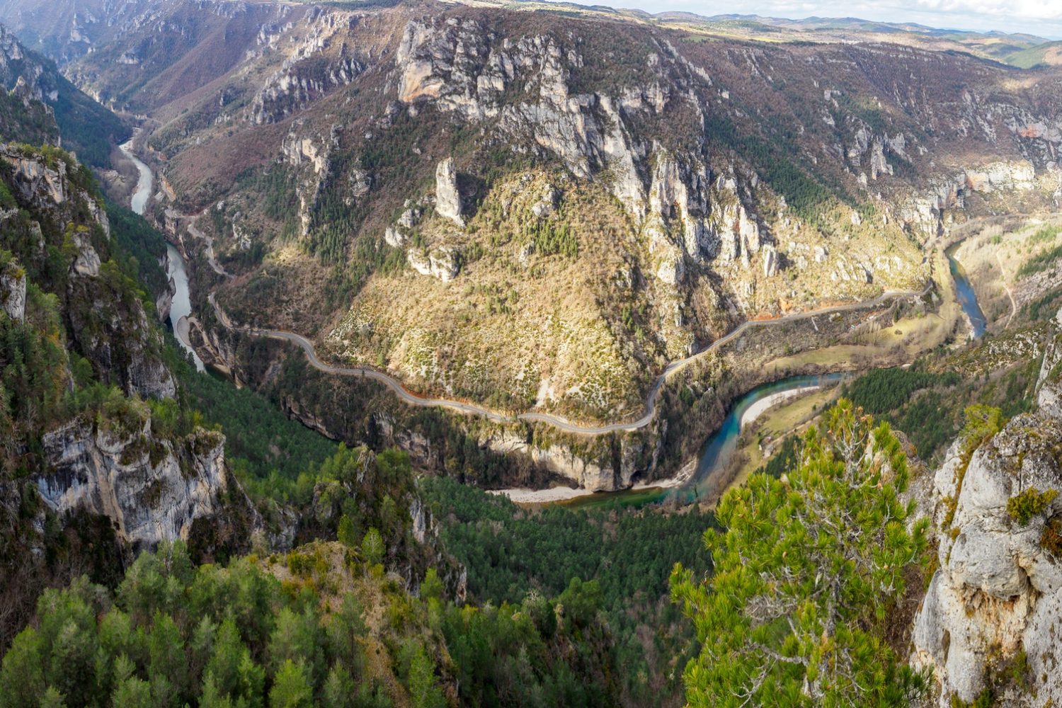 Tarn river gorge from Hourtous rock, Rieisse, France